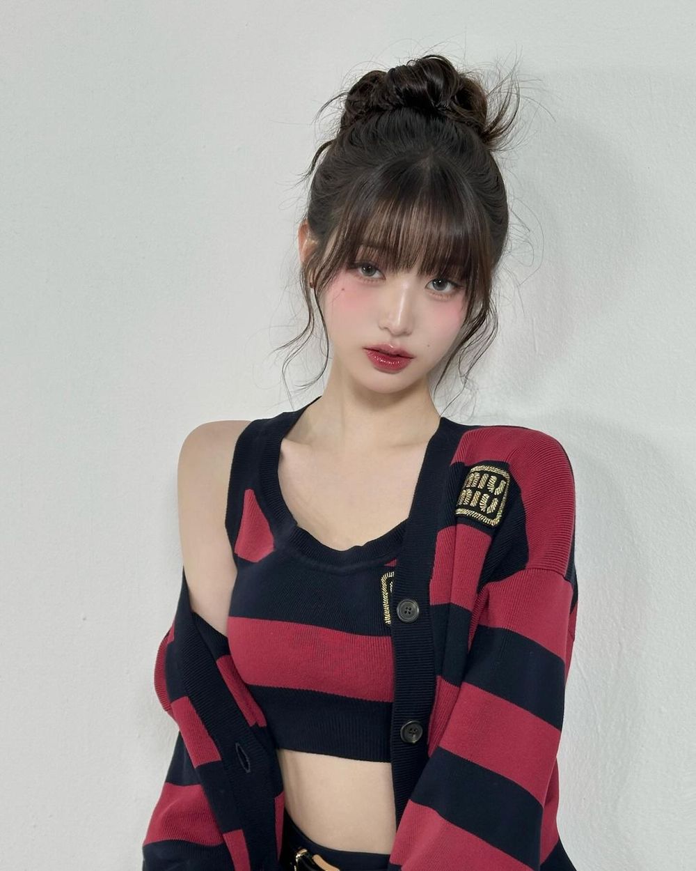 5位擁有「名品鎖骨」女偶像！IU、張員瑛一字肩超稀有，連外媒都被「她」美到！-10