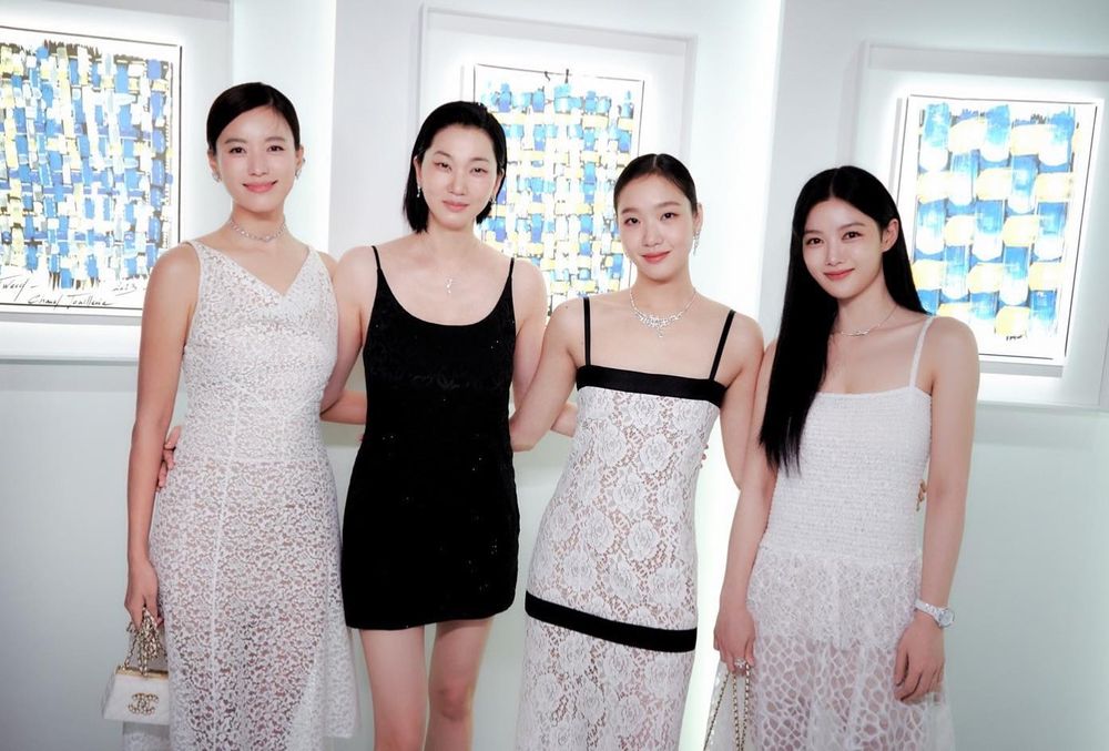 人間香奈兒韓星盤點！Jennie透膚黑紗性感上陣、金所炫根本財閥富家千金風！-17