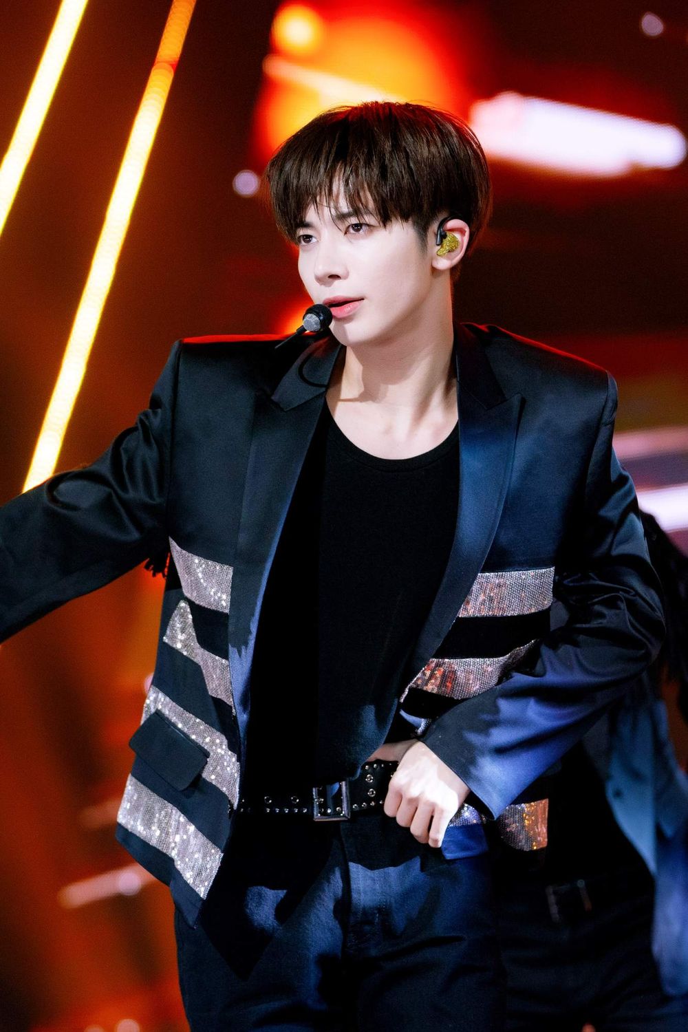 韓網評選7位韓國四代男團最強主唱！TXT太顯音色溫柔，SKZ昇玟現場超穩，ATEEZ鍾浩高音驚人！-2