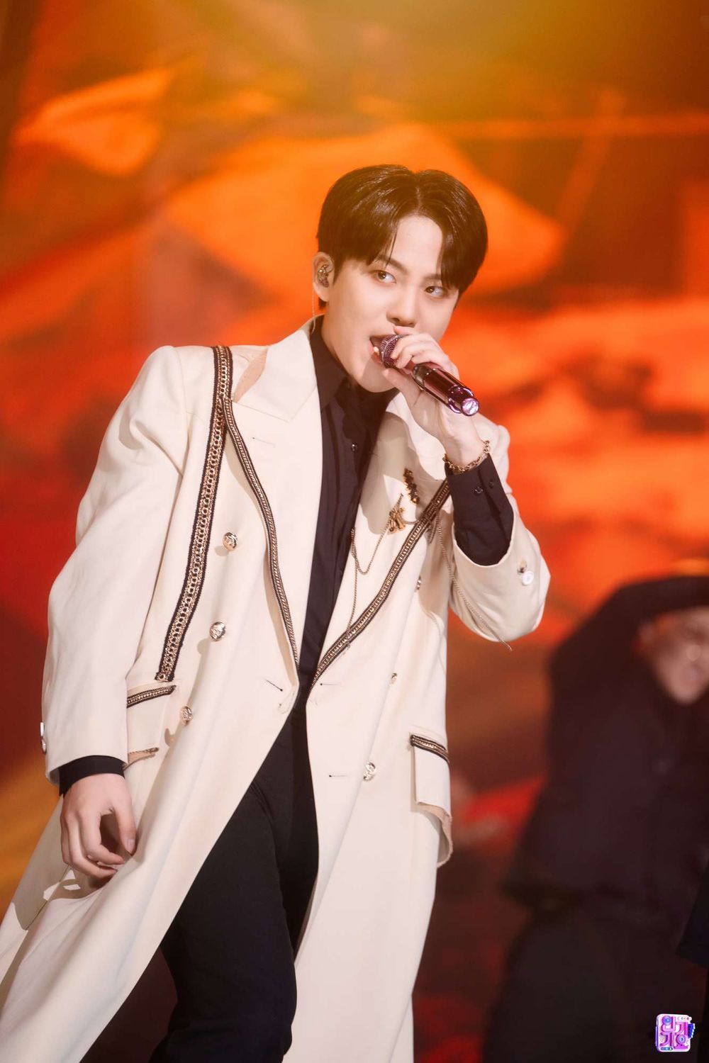 韓網評選7位韓國四代男團最強主唱！TXT太顯音色溫柔，SKZ昇玟現場超穩，ATEEZ鍾浩高音驚人！-14