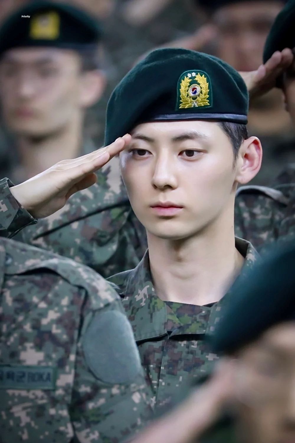 BTS Jin退伍了！6位「最適合穿軍裝制服」韓星盤點！車銀優、V金泰亨露半臉也帥瘋！-7
