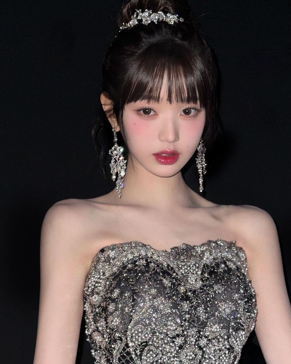 公認7位長相「天生洋娃娃」女偶像！員瑛、Danielle「不科學五官」美到不像真的？-1