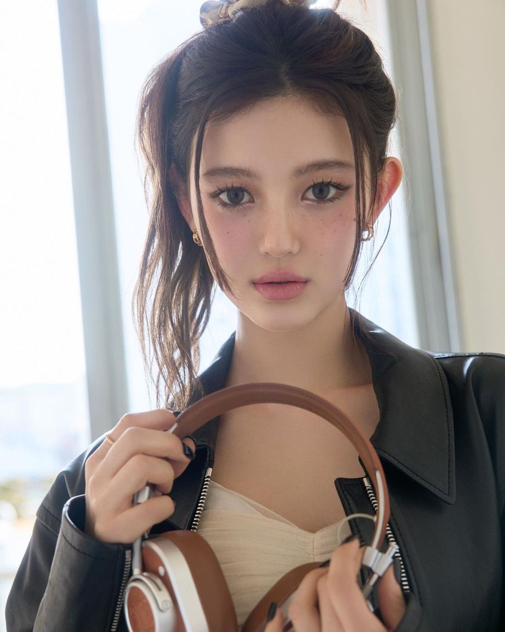 公認7位長相「天生洋娃娃」女偶像！員瑛、Danielle「不科學五官」美到不像真的？-9