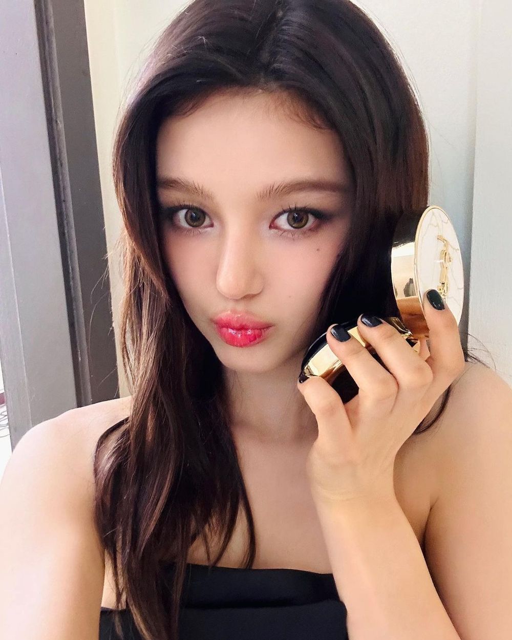 公認7位長相「天生洋娃娃」女偶像！員瑛、Danielle「不科學五官」美到不像真的？-8