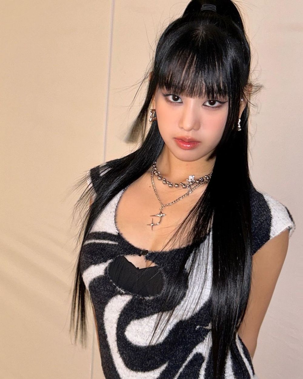 公認7位長相「天生洋娃娃」女偶像！員瑛、Danielle「不科學五官」美到不像真的？-14