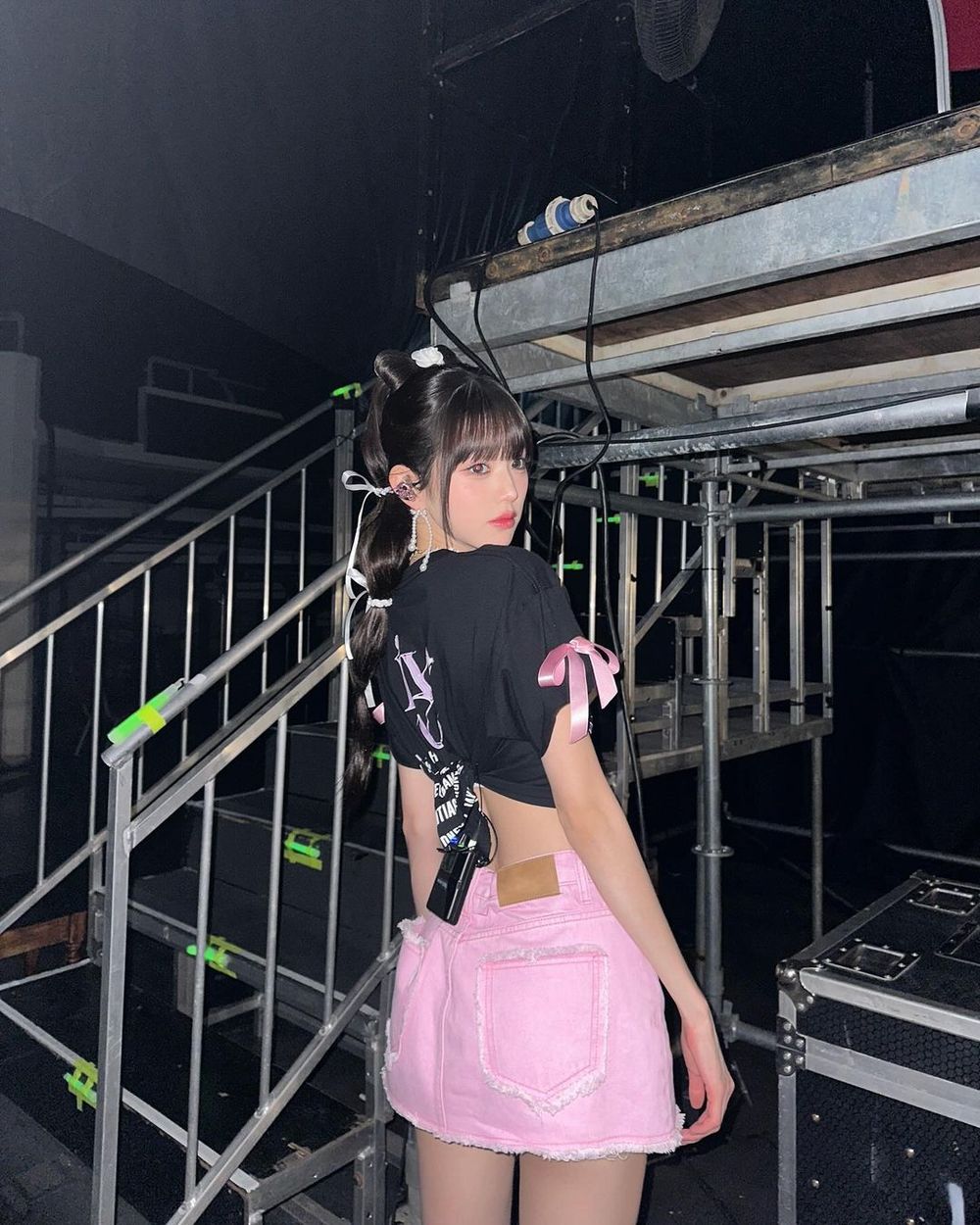 Jennie、張員瑛都愛上！4招不尷尬「蝴蝶結穿搭法」路上韓妞真的都這樣穿！-1