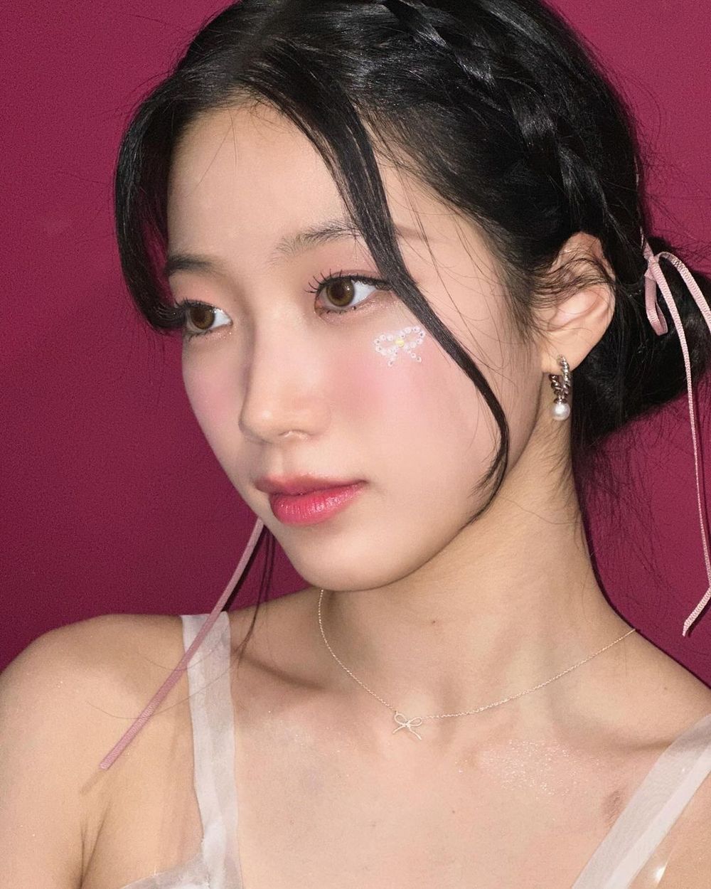 Jennie、張員瑛都愛上！4招不尷尬「蝴蝶結穿搭法」路上韓妞真的都這樣穿！-11