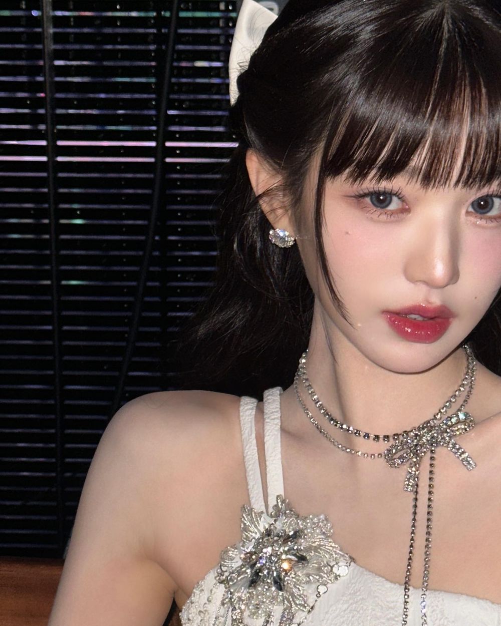 Jennie、張員瑛都愛上！4招不尷尬「蝴蝶結穿搭法」路上韓妞真的都這樣穿！-14