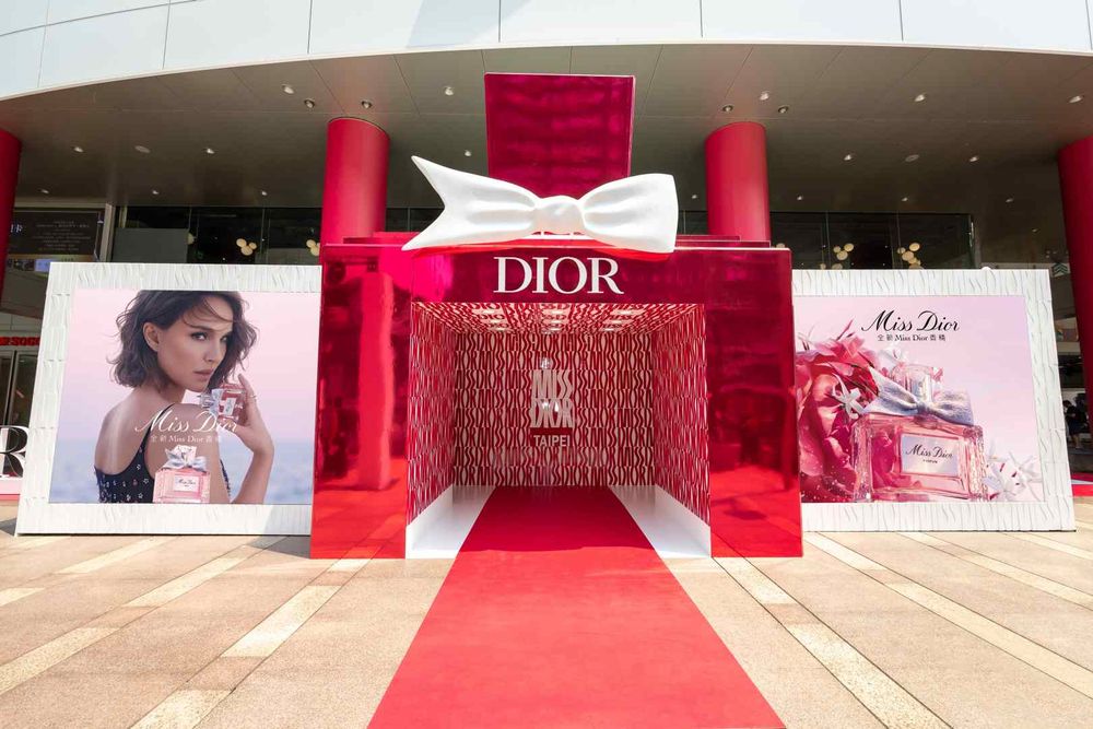 宋芸樺、柯震東私下最愛香水！全新MISS DIOR香精登場，清晨茉莉揉合溫暖廣藿香、獨特果香柑苔調，全台唯一快閃在東區！-10