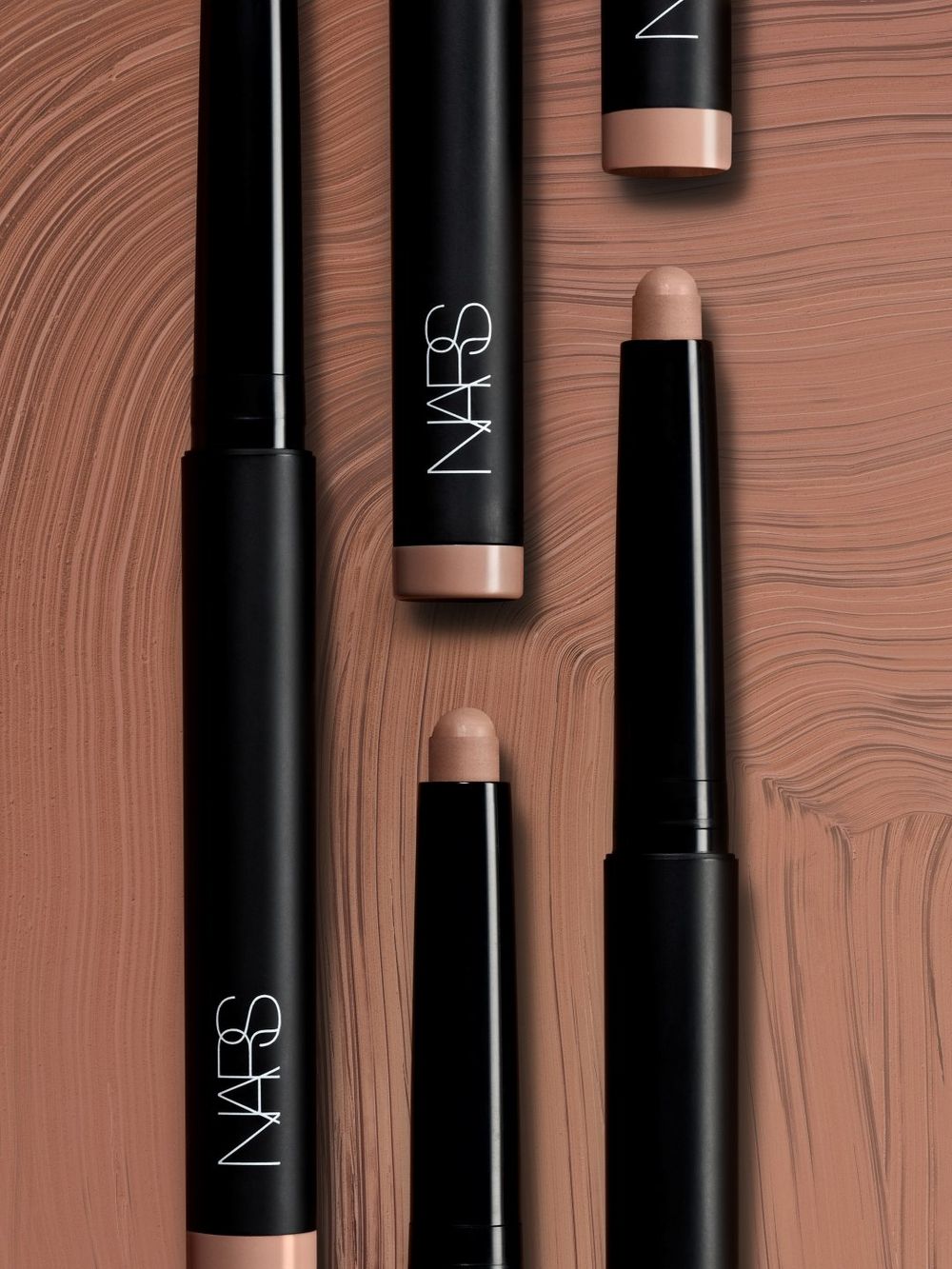 2024夏限定眼影盤登場！NARS「清冷奶茶色選」創新質地眼影筆、絲滑奶霧、一抹溫柔眼神完成！-5