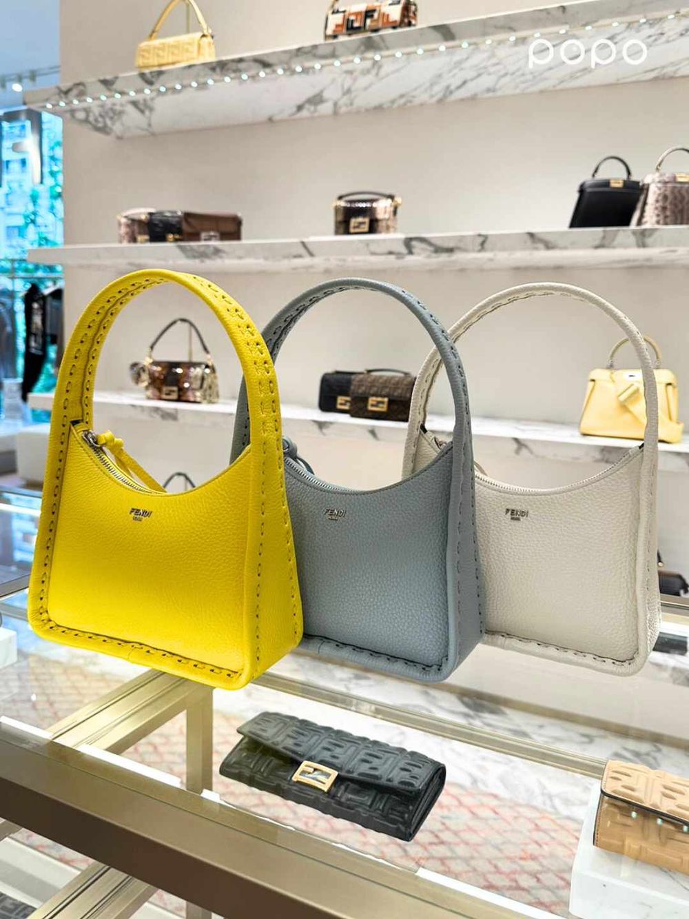 連韓星都沒發現！FENDI隱藏款「平價腋下包」老花款只要NT.五萬多入門！-2