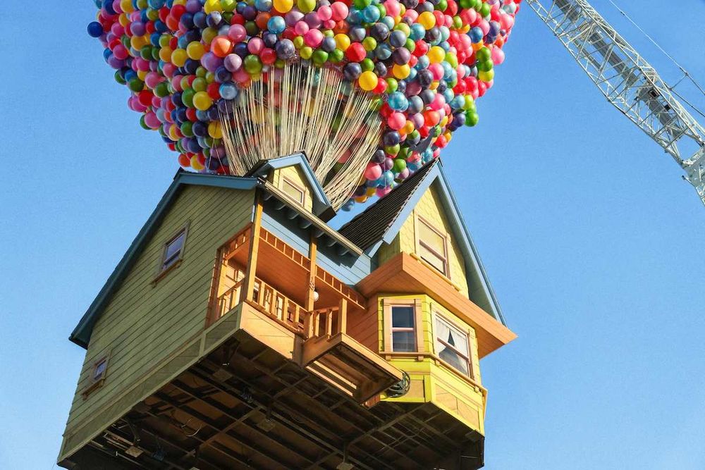 這房子真的會飛？！Airbnb完美復刻《天外奇蹟》經典氣球屋、這天前還可申請免費住！-2