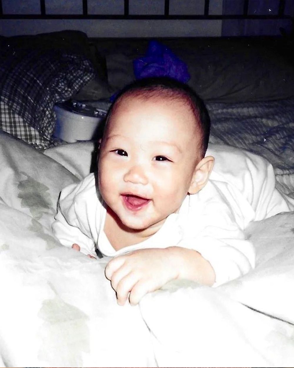 韓網熱議8位KPOP偶像童年照！TXT秀彬從小帥到大，(G)I-DLE薇娟最強「母胎美女」-3