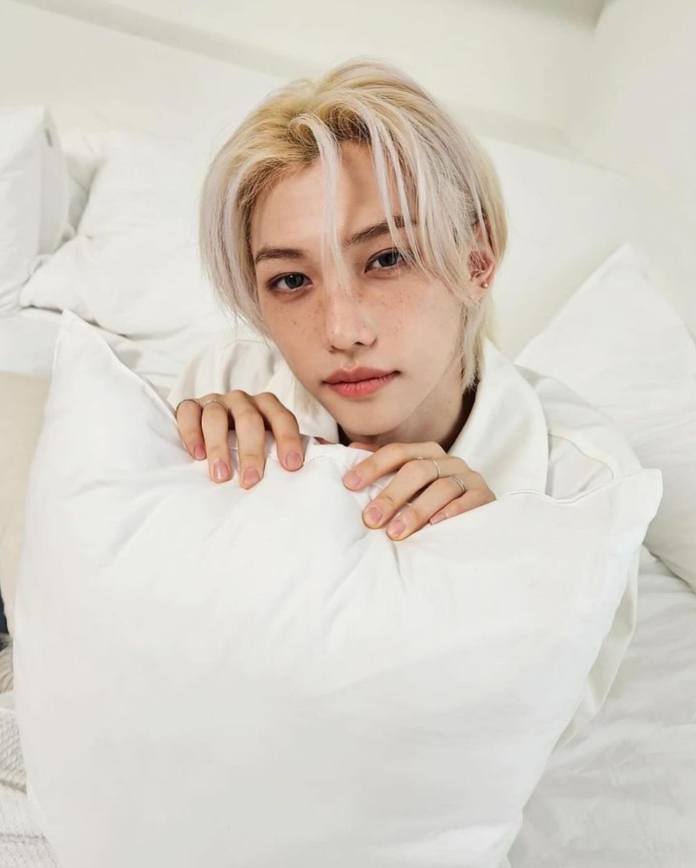 韓網熱議8位KPOP偶像童年照！TXT秀彬從小帥到大，(G)I-DLE薇娟最強「母胎美女」-2