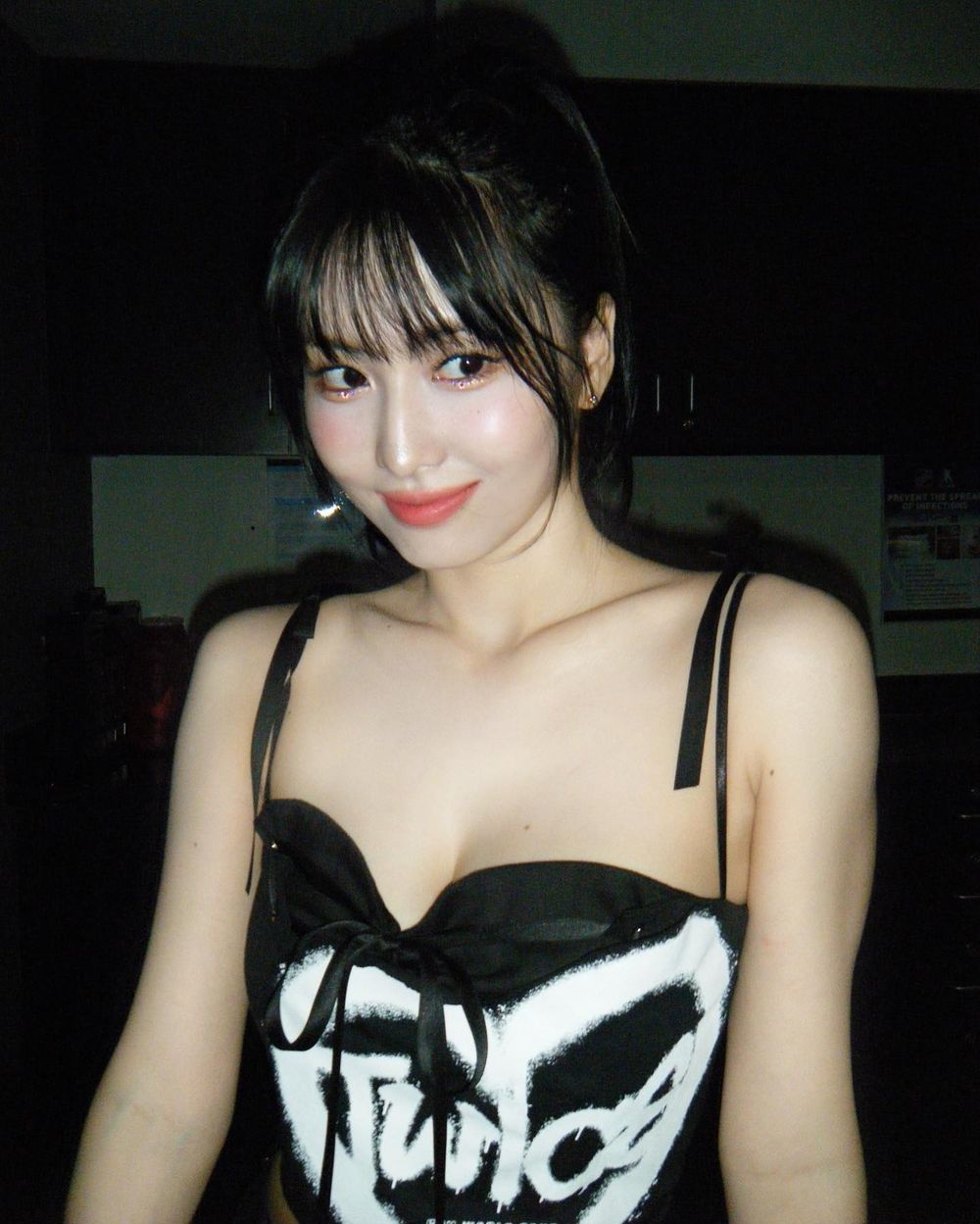 網評6位有著「天使臉蛋魔鬼身材」女偶像！Momo、薇娟性感爆發，這位好身材連團員都羨慕！-3