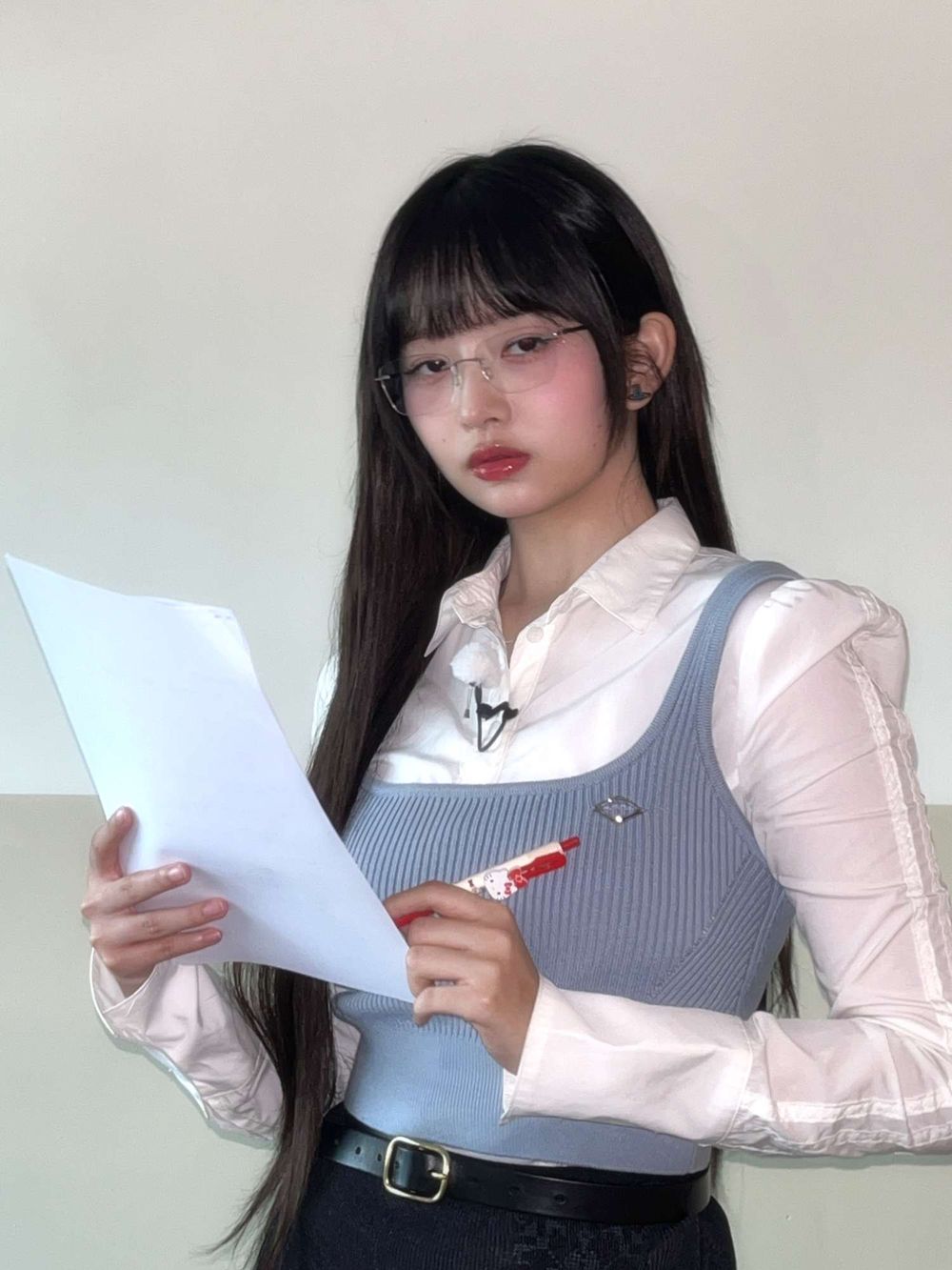 夏天超實用！「白襯衫穿搭圖鑑」張員瑛、Jennie這樣搭牛仔褲，瞬間擺脫普感！-7