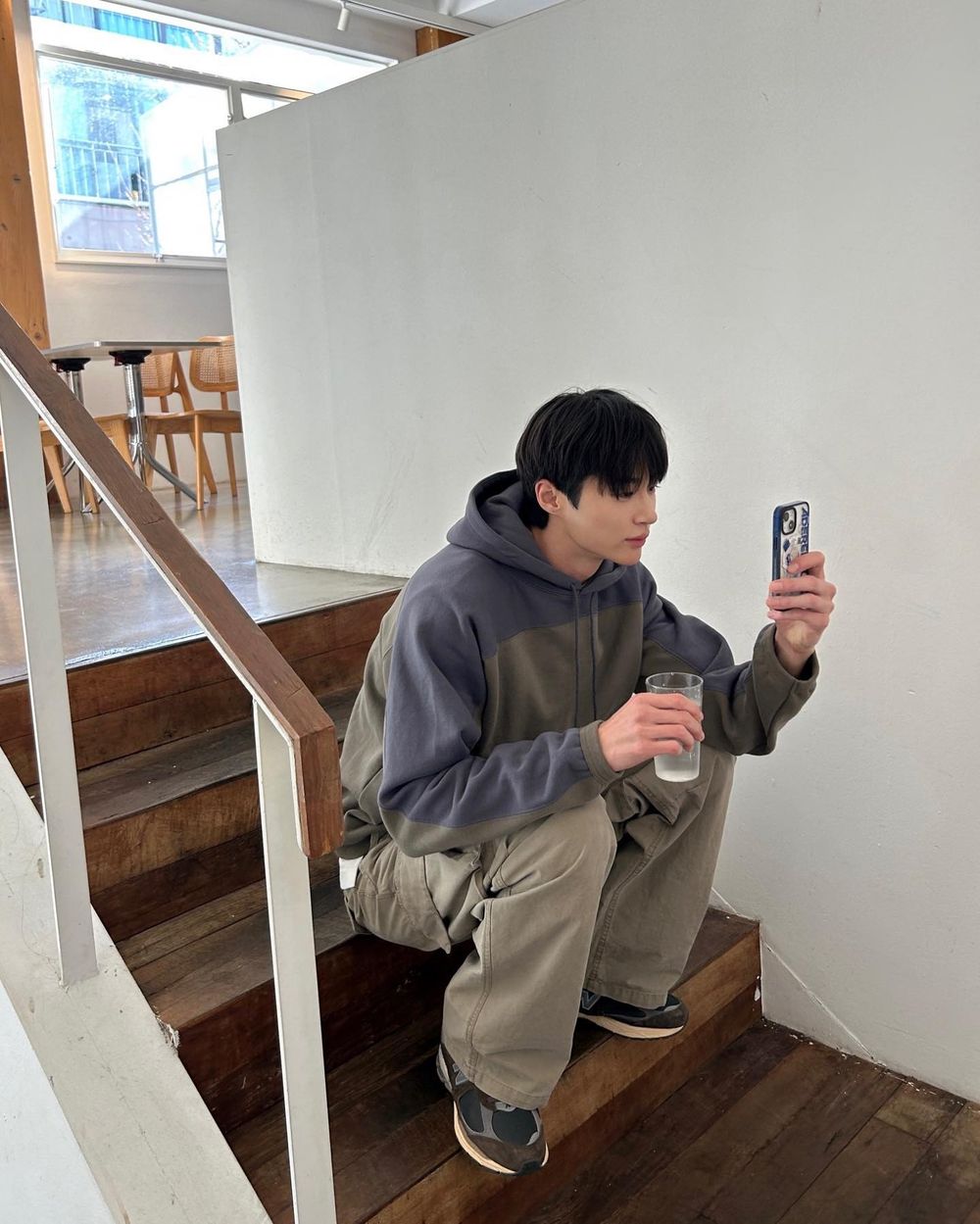 《背著善宰跑》邊佑錫「老公同款」情侶鞋找到了！生活照190大長腿帥到暈倒！-12