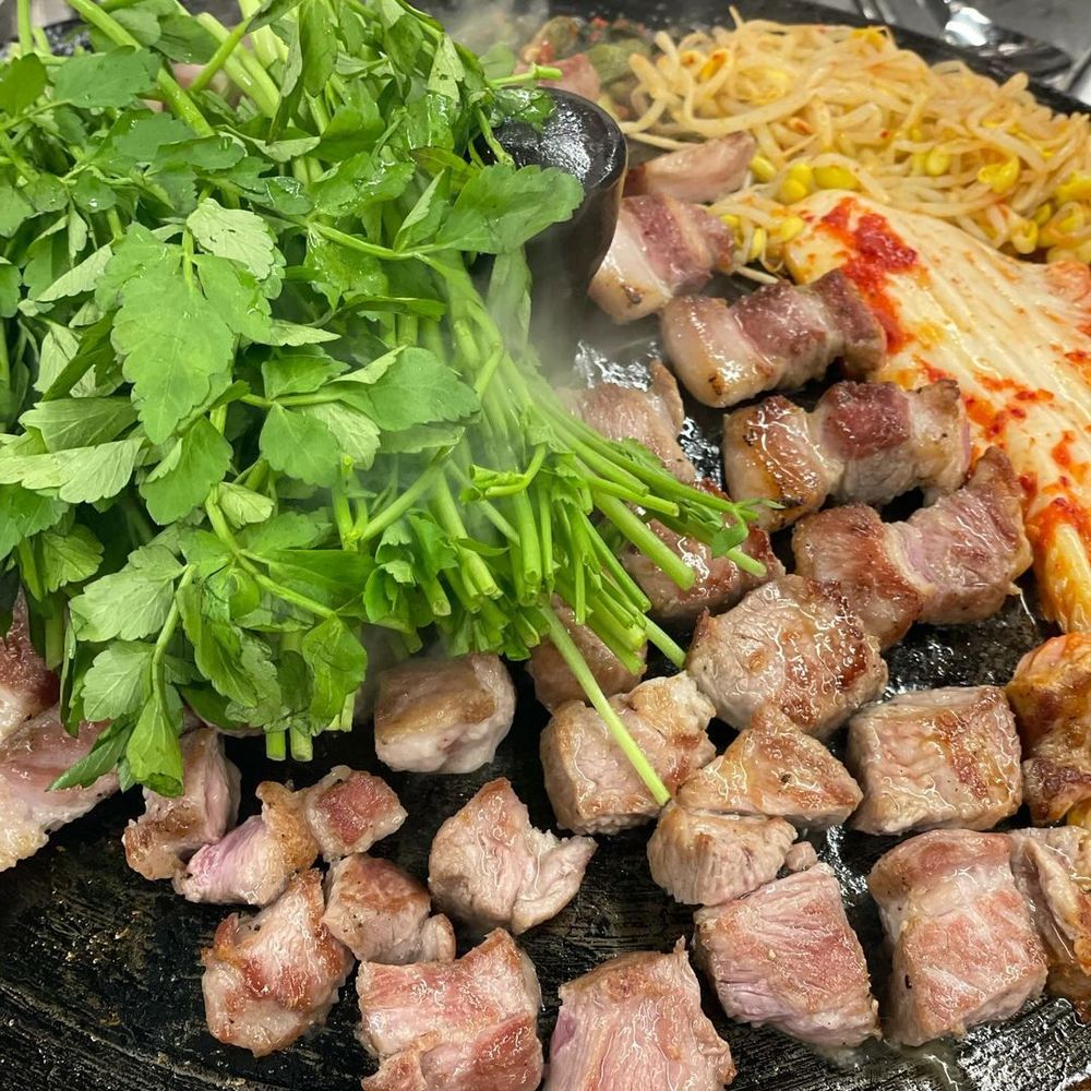 《背著善宰跑》邊佑錫劇中同款「烤肉店」找到了！弘大店地址公開、老闆原來是邊佑錫好友？-2