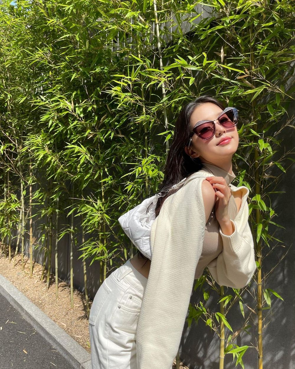11位「最適合戴墨鏡」女偶像！Rosé、員瑛「這款」超小臉，圓臉要這樣挑最瘦！-6