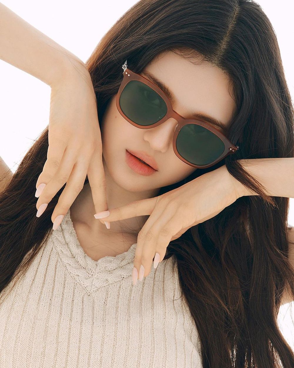 11位「最適合戴墨鏡」女偶像！Rosé、員瑛「這款」超小臉，圓臉要這樣挑最瘦！-7