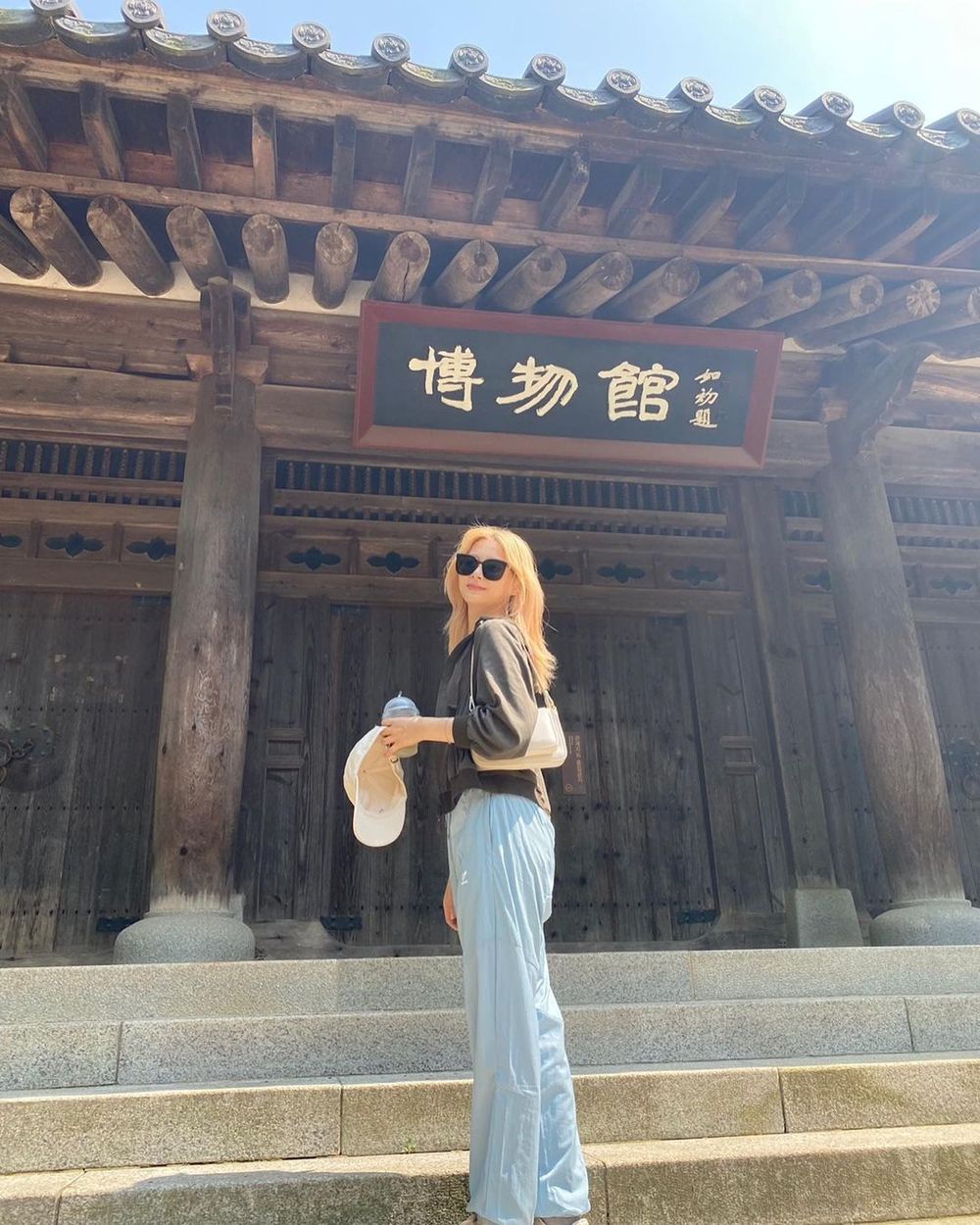 11位「最適合戴墨鏡」女偶像！Rosé、員瑛「這款」超小臉，圓臉要這樣挑最瘦！-11