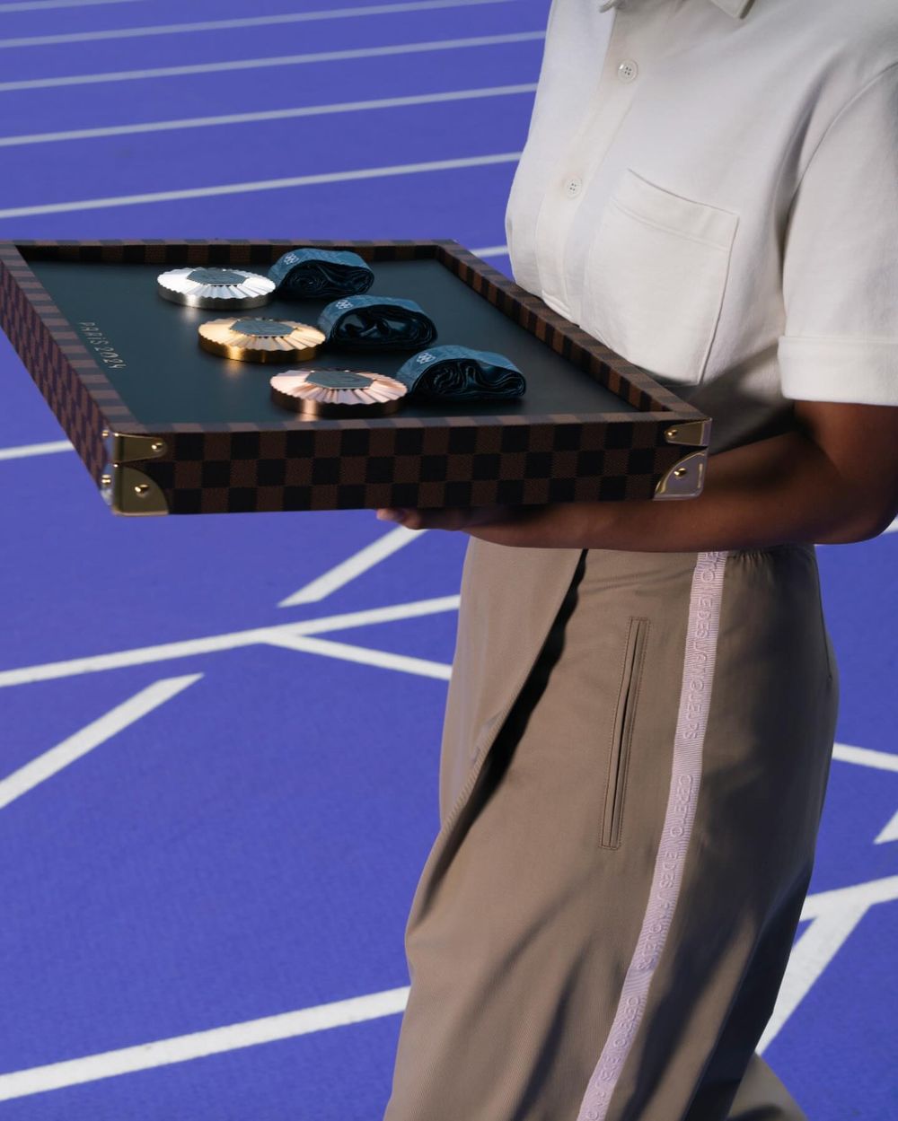 史上最奢華奧運！2024巴黎奧運「獎牌箱、托盤」是LV的！連獎牌都是高級珠寶品牌？！-11