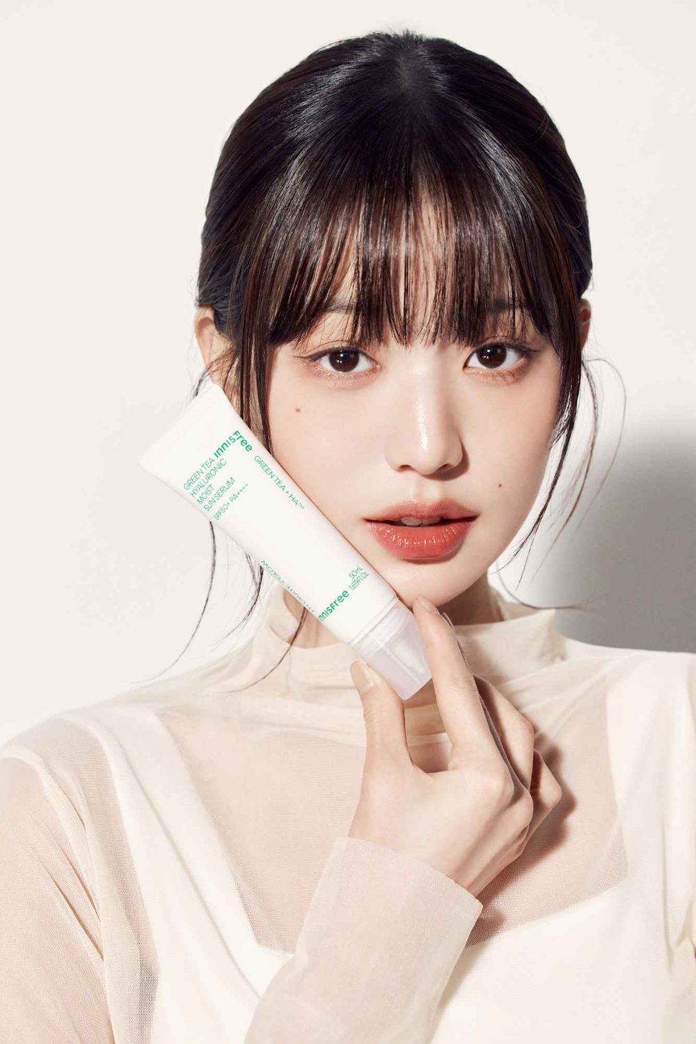 張員瑛曬不黑的秘密！INNISFREE全新「綠茶保濕防曬精華」，像擦保養品一樣清爽、再也不怕底妝打架！-10