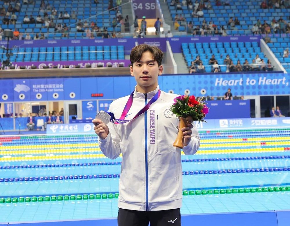 蝶泳王子「王冠閎」出戰2024巴黎奧運！太平洋寬肩、倒三角流氓身材，精品都搶合作！-4