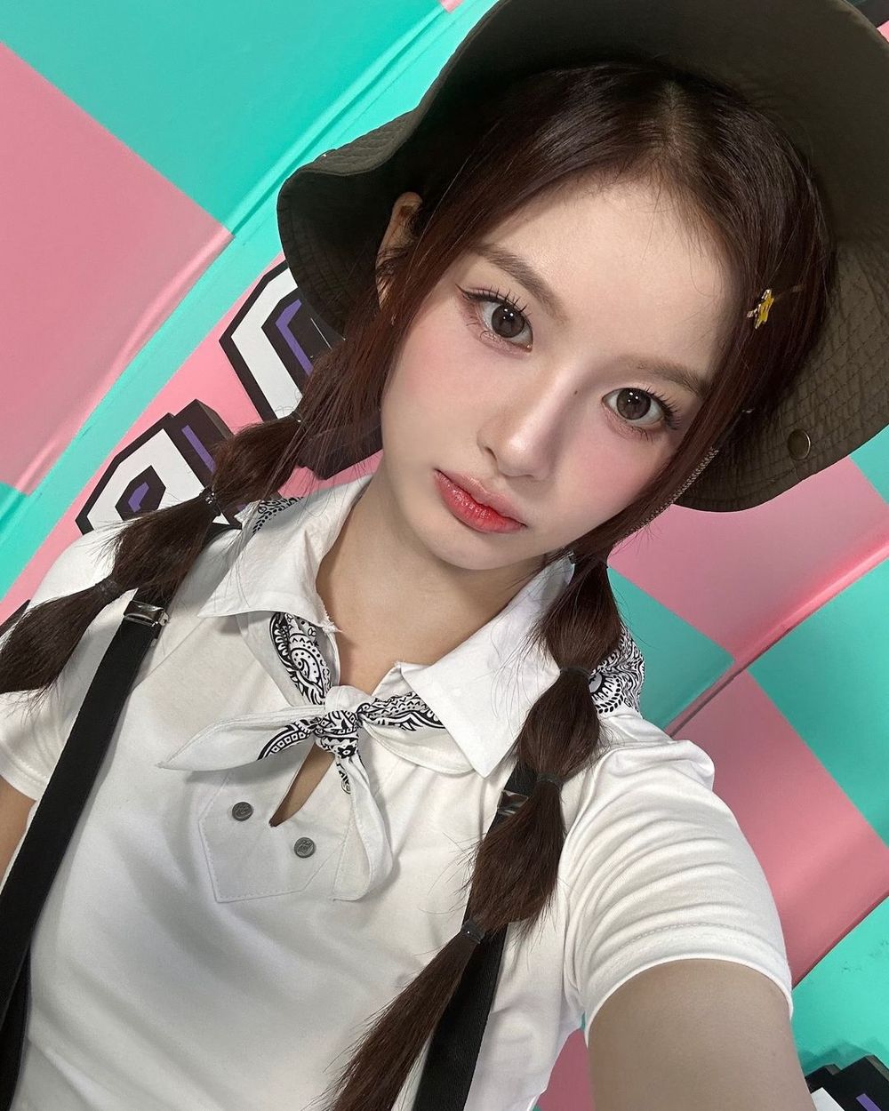 韓網公認「自帶美顏濾鏡」女愛豆Top6！雨琦美到像AI、她根本漫畫走出來的？！-9