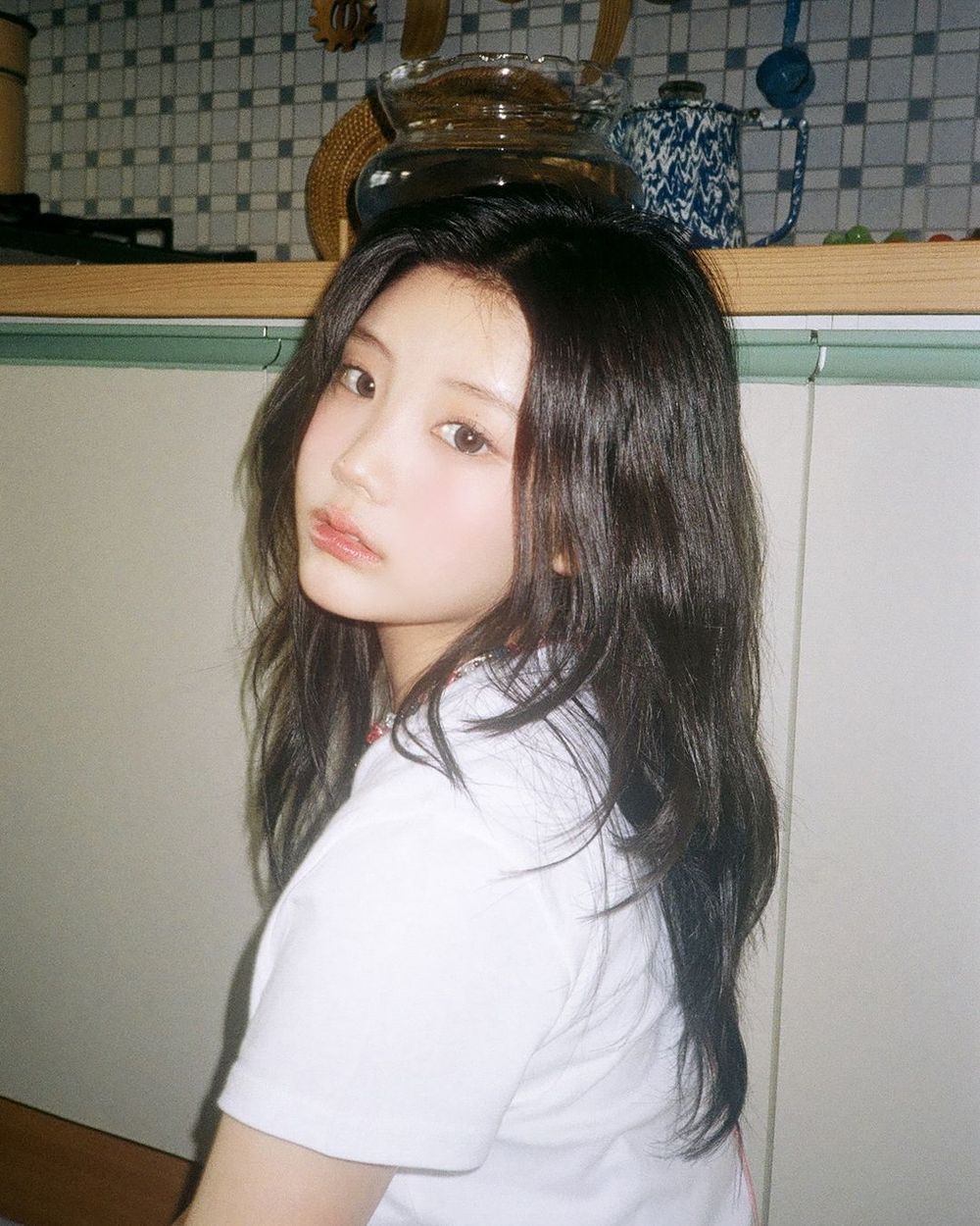 韓網公認「自帶美顏濾鏡」女愛豆Top6！雨琦美到像AI、她根本漫畫走出來的？！-12