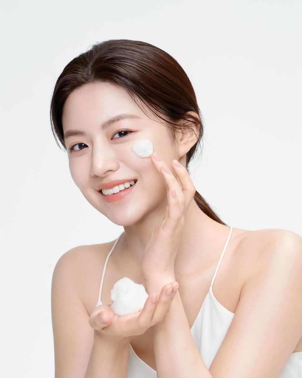 畫報妖精晉級演技賞新人演員！高允貞狂掃美妝廣告，最有價值AI臉孔、韓國保養代言半數被她搶走！-20
