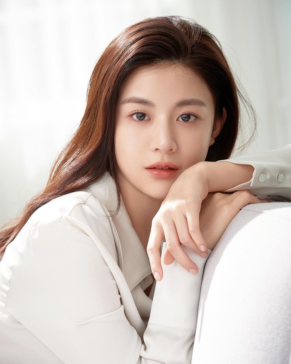 畫報妖精晉級演技賞新人演員！高允貞狂掃美妝廣告，最有價值AI臉孔、韓國保養代言半數被她搶走！-21
