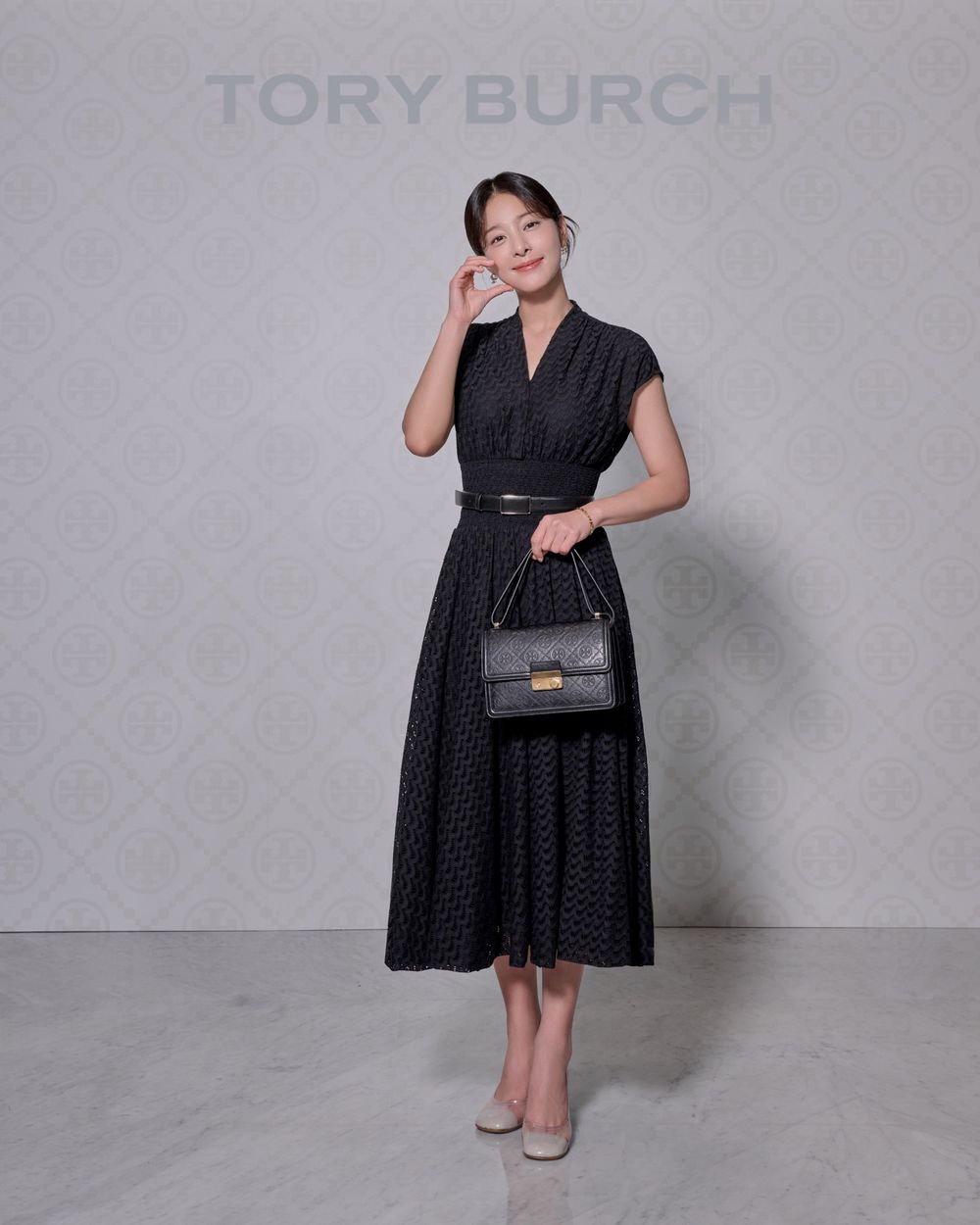 《社內相親》最美女二「薛仁雅」現身高雄TORY BURCH、本人比韓劇裡更美？！-6
