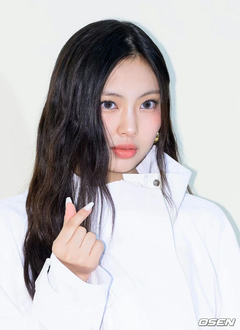 是成熟版的Hyein！現身LV活動「包包吊飾」就逼近十萬？！170大長腿根本超模！ -2
