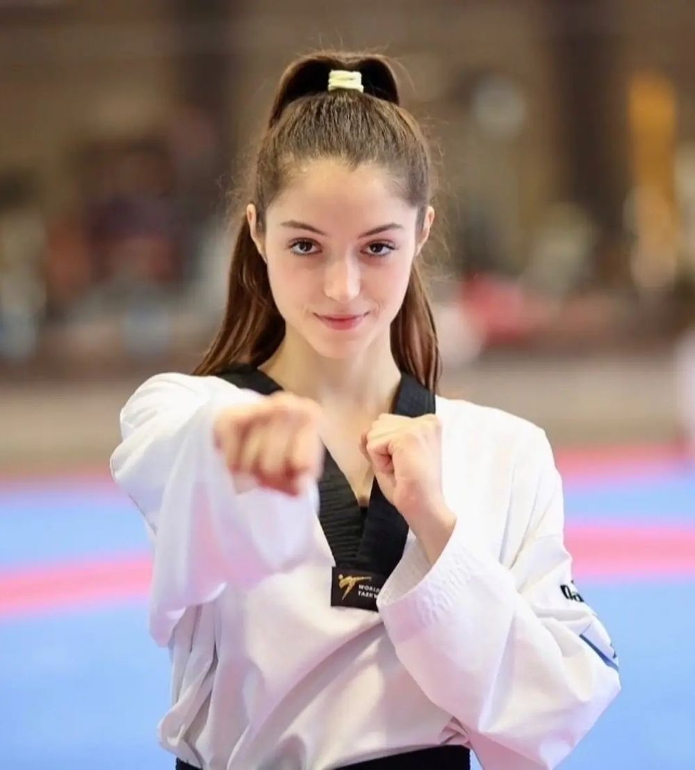 2024巴黎奧運美女運動員總整理！22歲烏克蘭跳高女神爆紅，土耳其女排甜心逆天長腿超吸睛，「全球最性感運動員」是她！-13