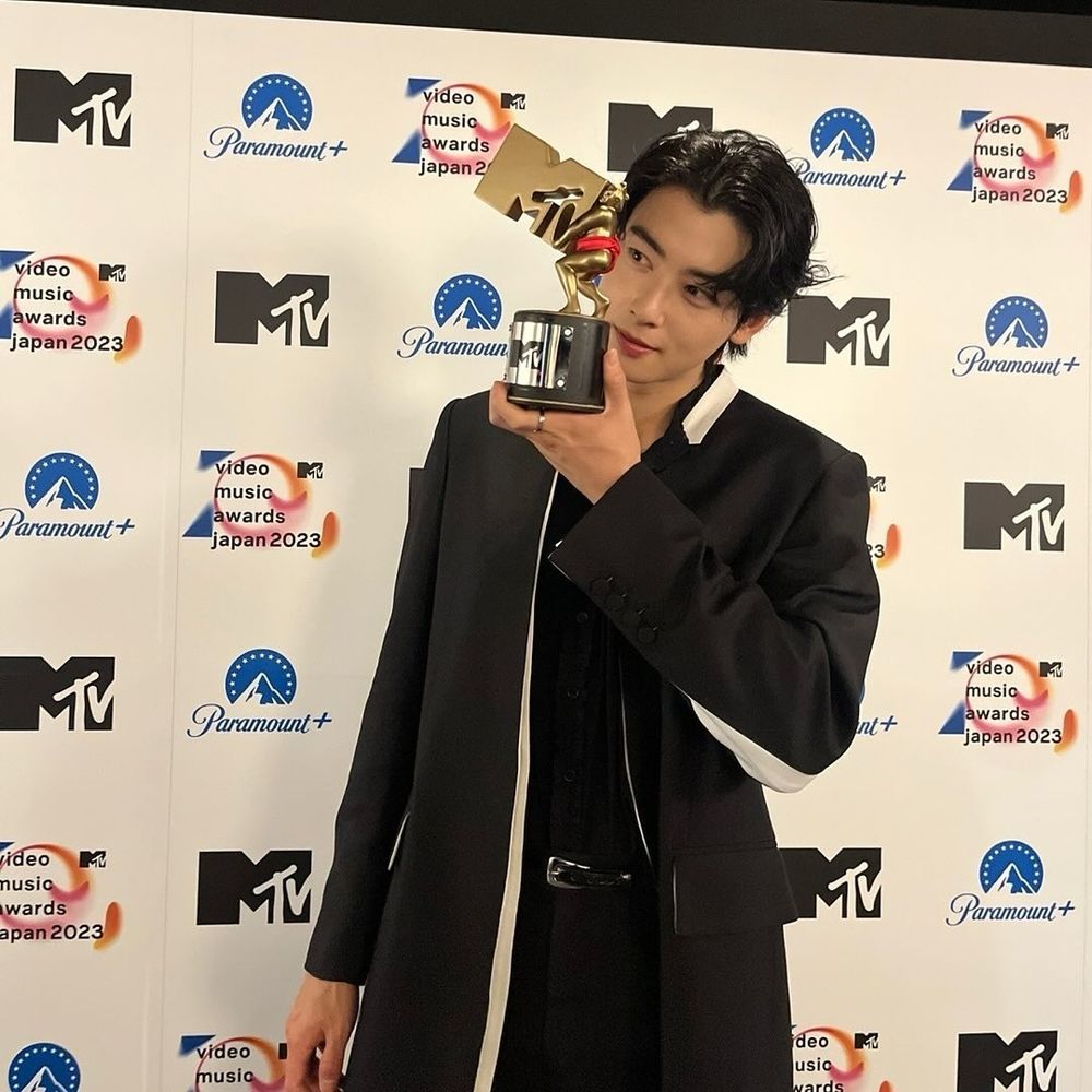 韓網熱議7位高學歷學霸偶像！雨琦學生時期成績超驚人，車銀優、RM會說4國語言！-8