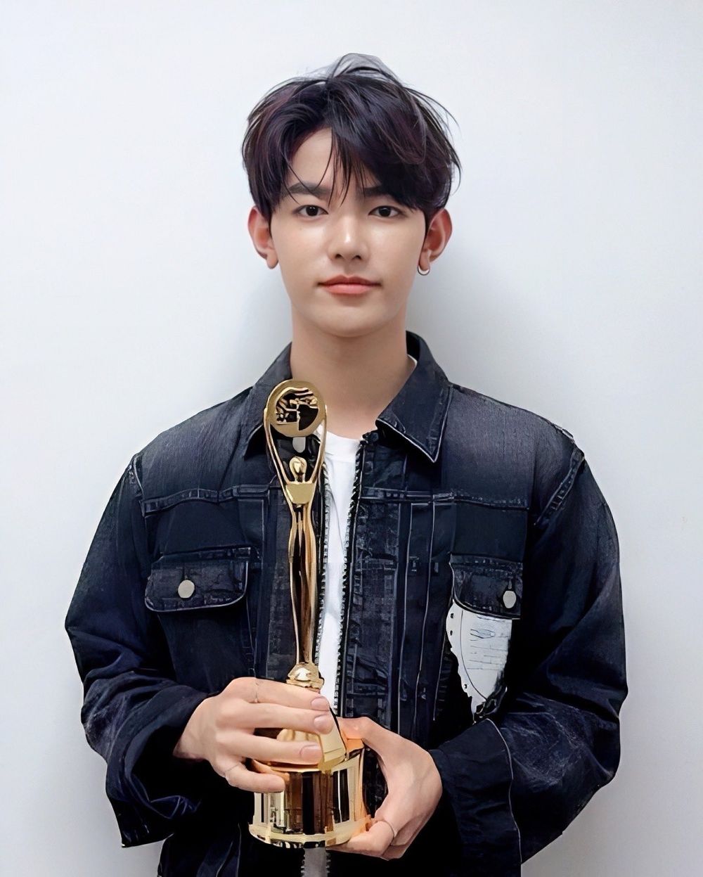 韓網熱議7位高學歷學霸偶像！雨琦學生時期成績超驚人，車銀優、RM會說4國語言！-14