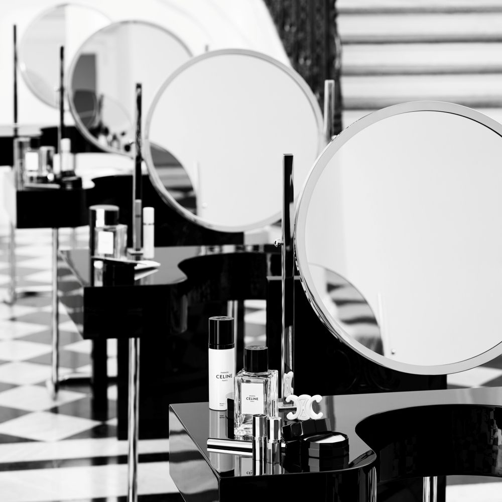 CELINE出精品唇膏了！金色唇膏殼外是高級訂製LOGO，唇膏體上也有奢華凱旋門標誌！-3