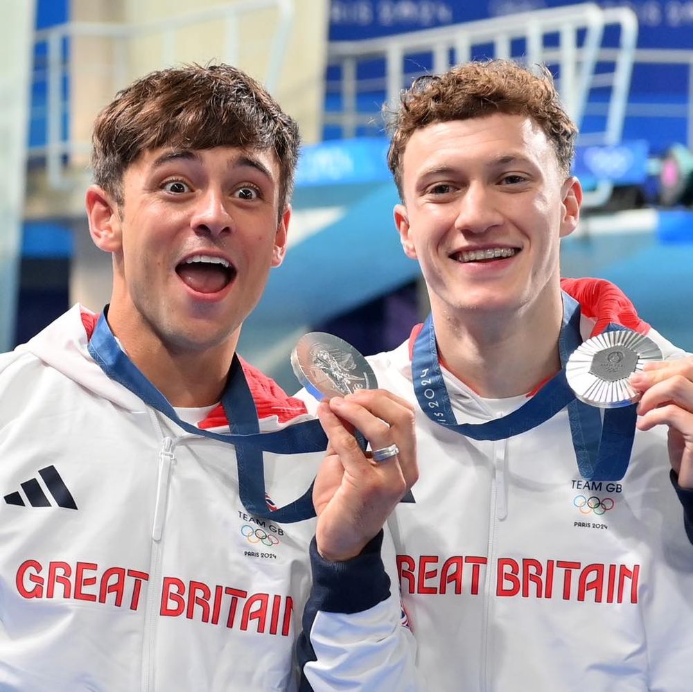 英國跳水王子湯姆戴利2024奧運毛衣完成了！五度出戰再奪銀牌，沒有他織毛線的畫面那就不是奧運！-13