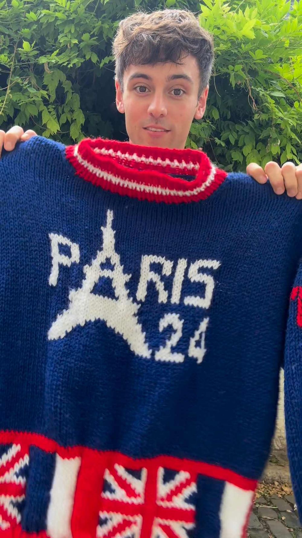 英國跳水王子湯姆戴利「2024巴黎奧運毛衣」成品長這樣！竟然有畫草稿、有夠可愛～！-5