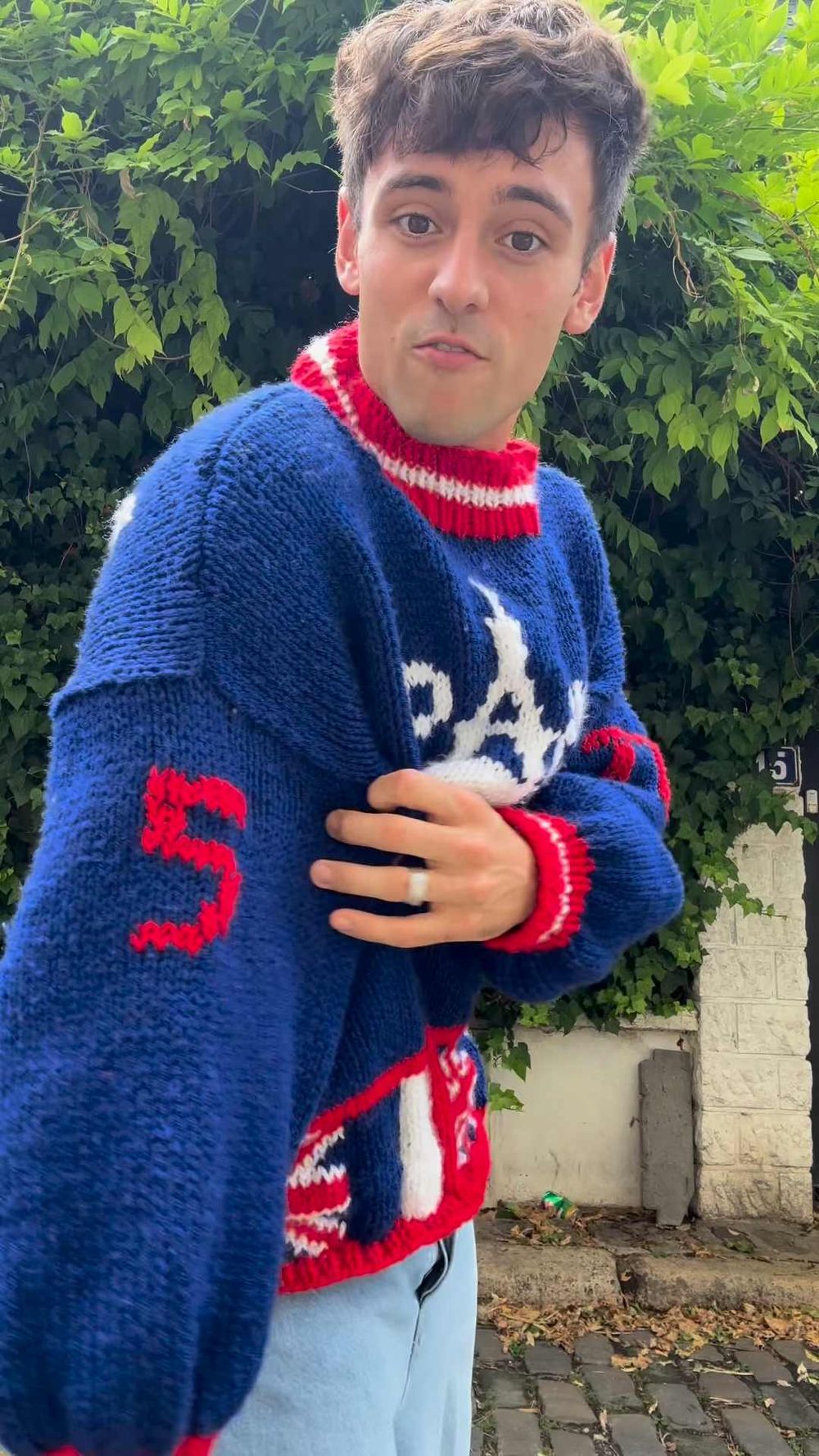 英國跳水王子湯姆戴利「2024巴黎奧運毛衣」成品長這樣！竟然有畫草稿、有夠可愛～！-6