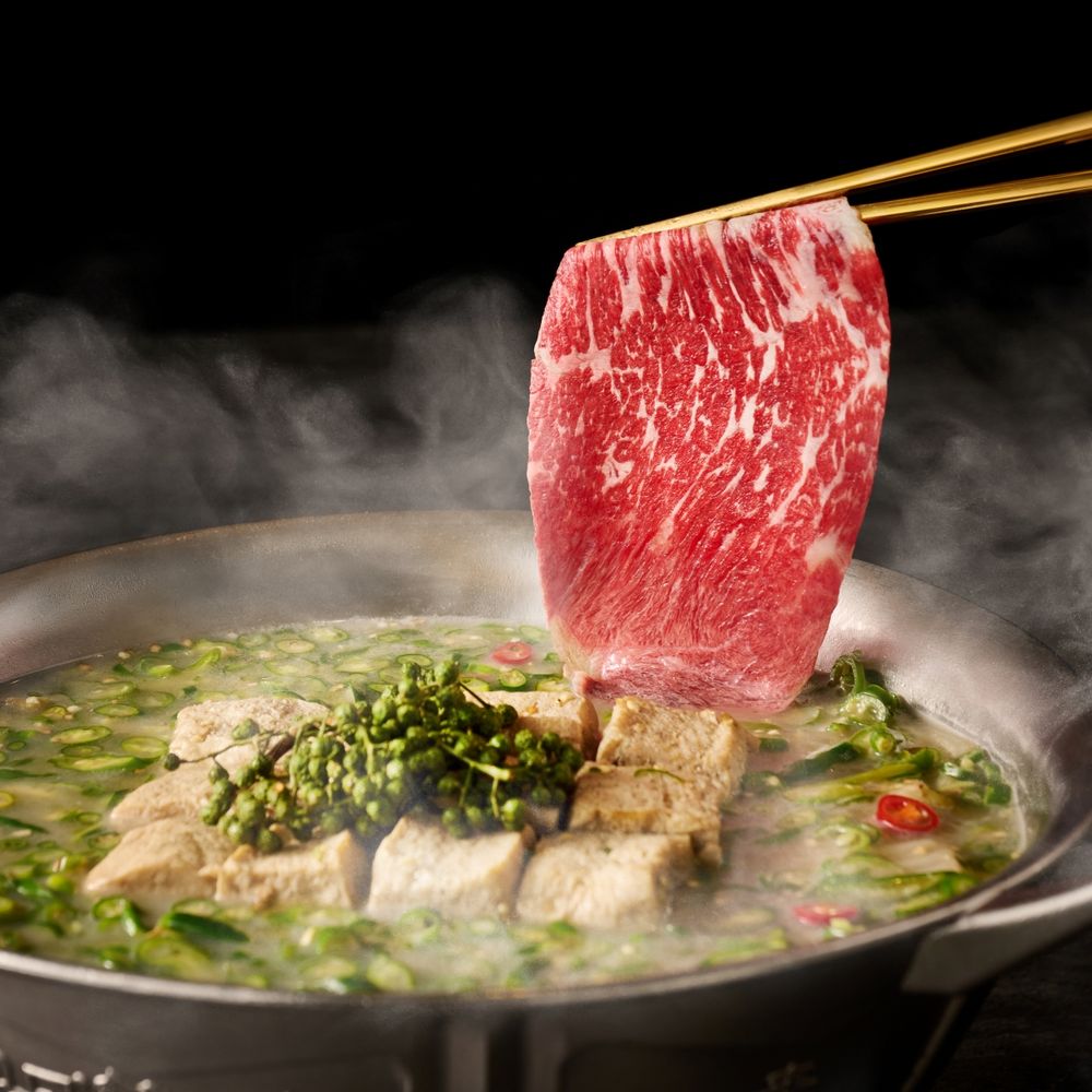 青花驕麻辣鍋推新湯底！夏天必吃「松露菌菇鍋」消暑上市、「這樣做」還可免費升級鴛鴦鍋！-3