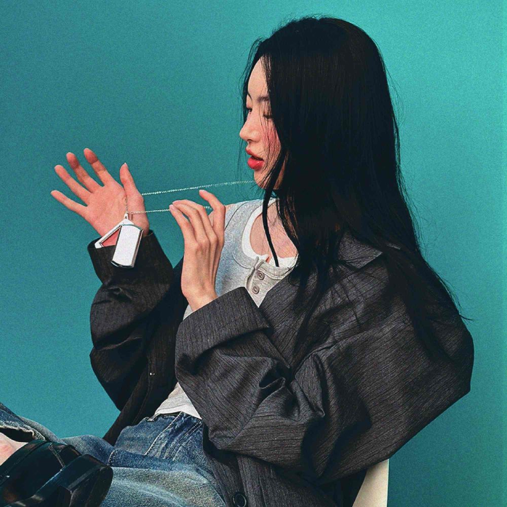 連張員瑛都淪陷！彩妝吊飾配件盤點，韓妞瘋潤唇膏戒指、布丁霜包包掛飾，代購爆單IG爆紅唇蜜手機殼！-8