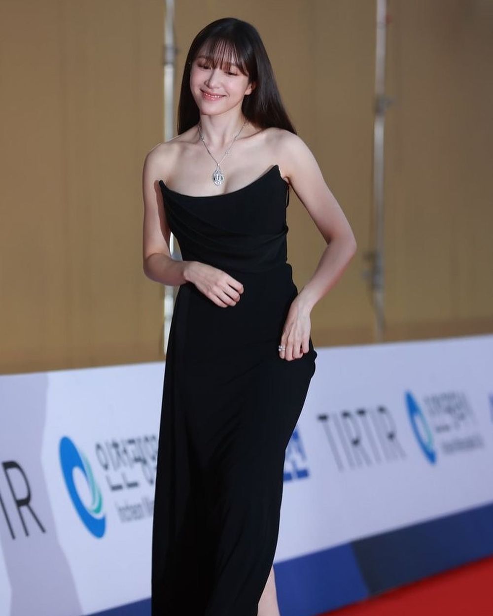 運動員出身女團偶像盤點！川字腹肌Yuna、蜜大腿Uie...，ILLIT沅禧肌肉腿是練出來的！-7