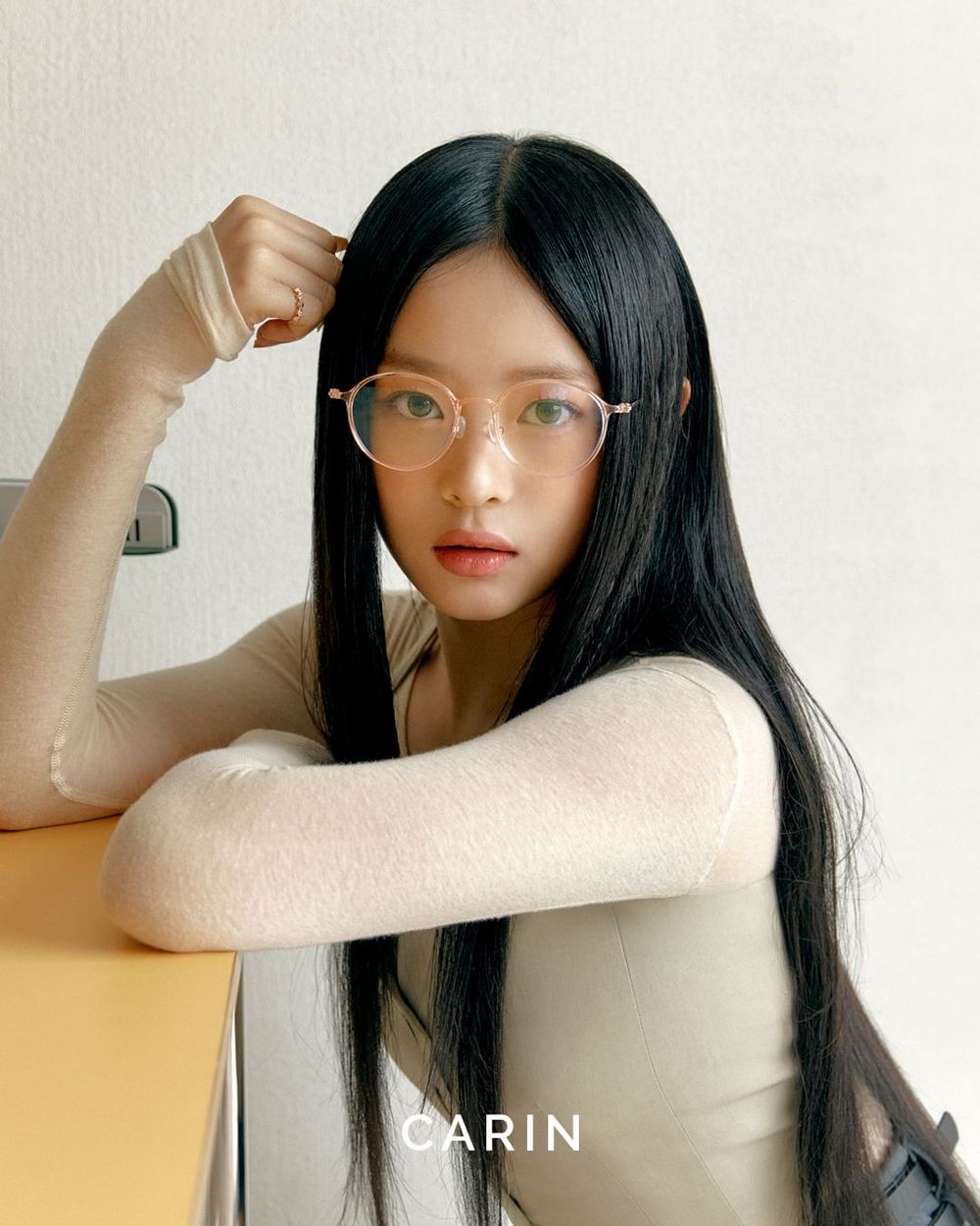 子瑜請把眼鏡焊在臉上～最適合戴眼鏡女愛豆「都這樣挑眼鏡」這臉型千萬別選粗框！-3