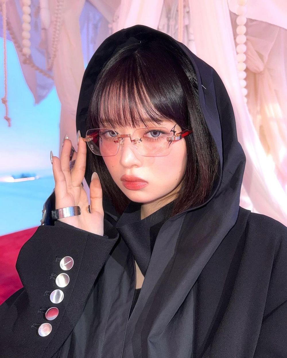 子瑜請把眼鏡焊在臉上～最適合戴眼鏡女愛豆「都這樣挑眼鏡」這臉型千萬別選粗框！-10