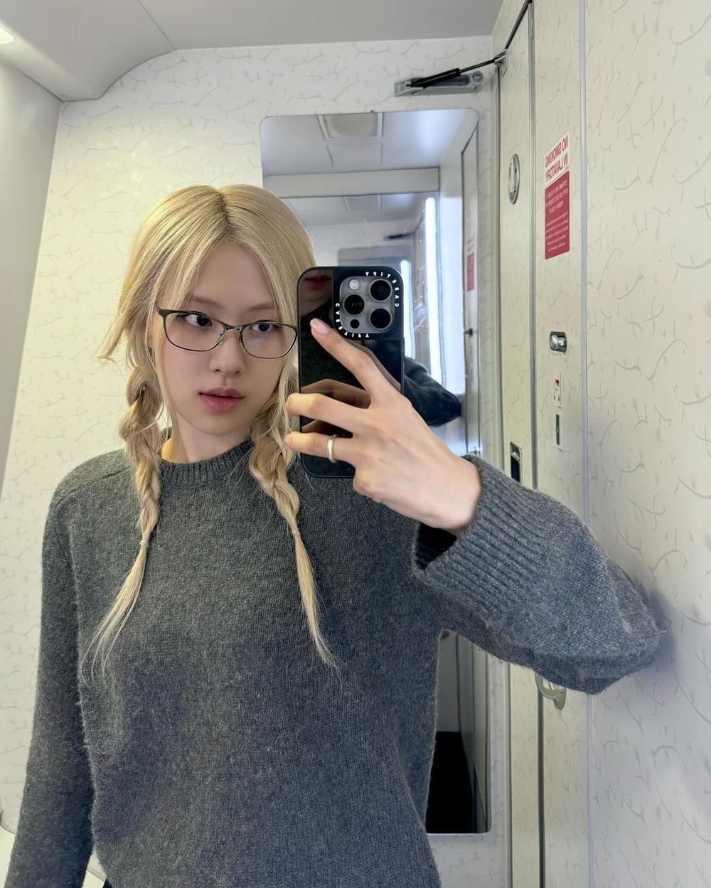 子瑜請把眼鏡焊在臉上～最適合戴眼鏡女愛豆「都這樣挑眼鏡」這臉型千萬別選粗框！-11