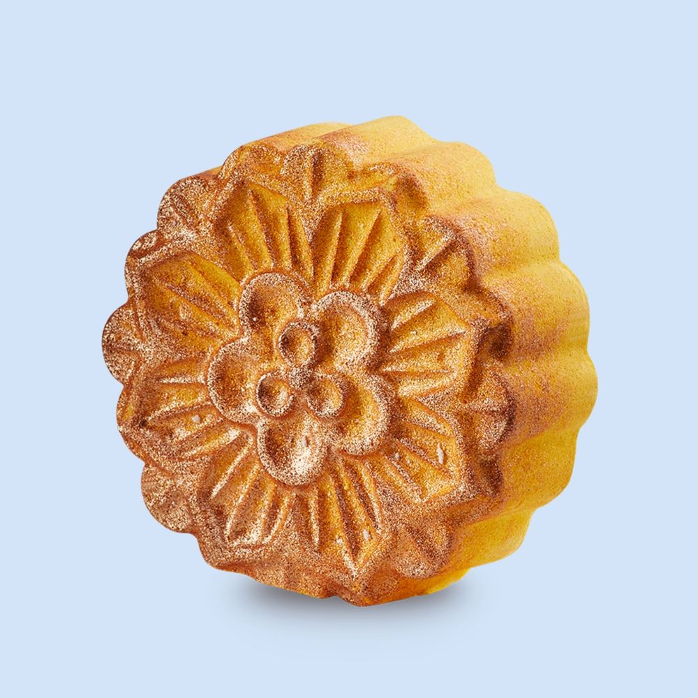 不一樣的中秋月餅選擇！LUSH 零卡純素「月餅汽泡彈」，椰棗布丁風味、飄散著暖暖甜香味！-1