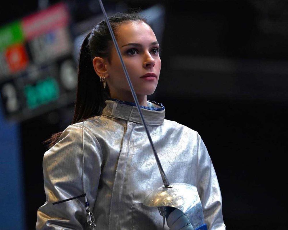 巴黎奧運「美到像AI」的美女運動員！跳高女神宛如真人版睡美人，匈牙利女劍客獲封奧運最美！-2