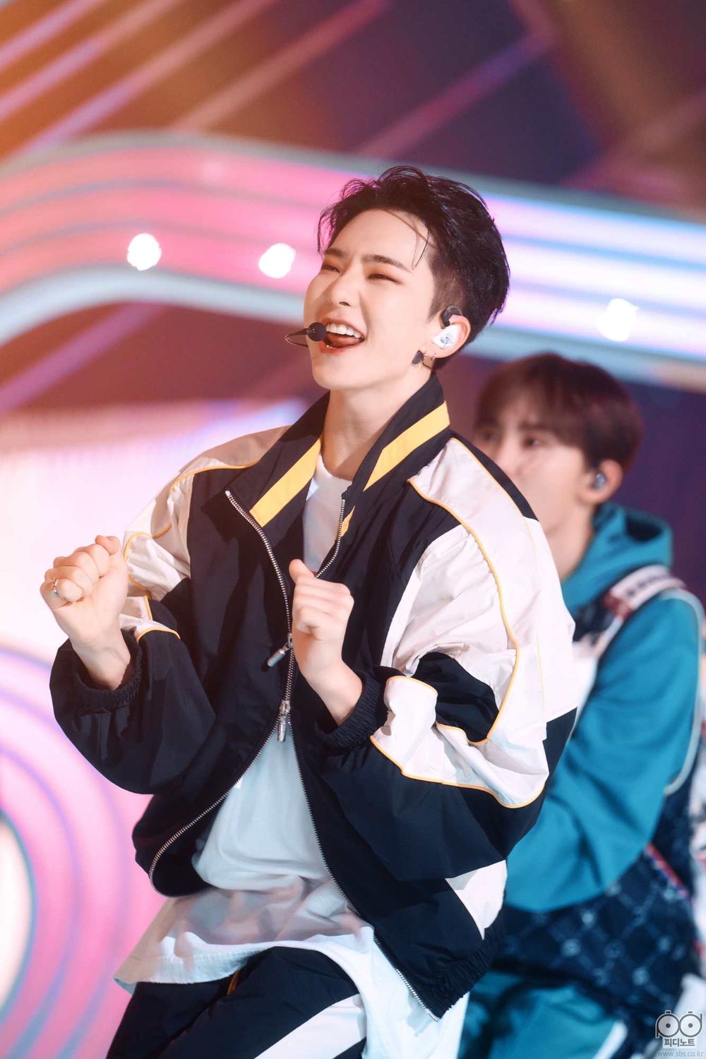 韓網票選最強「表情匠人」男偶像TOP7！然竣、Felix氣場超強，Hoshi秒殺全場，冠軍有掀翻舞台的本事！-10